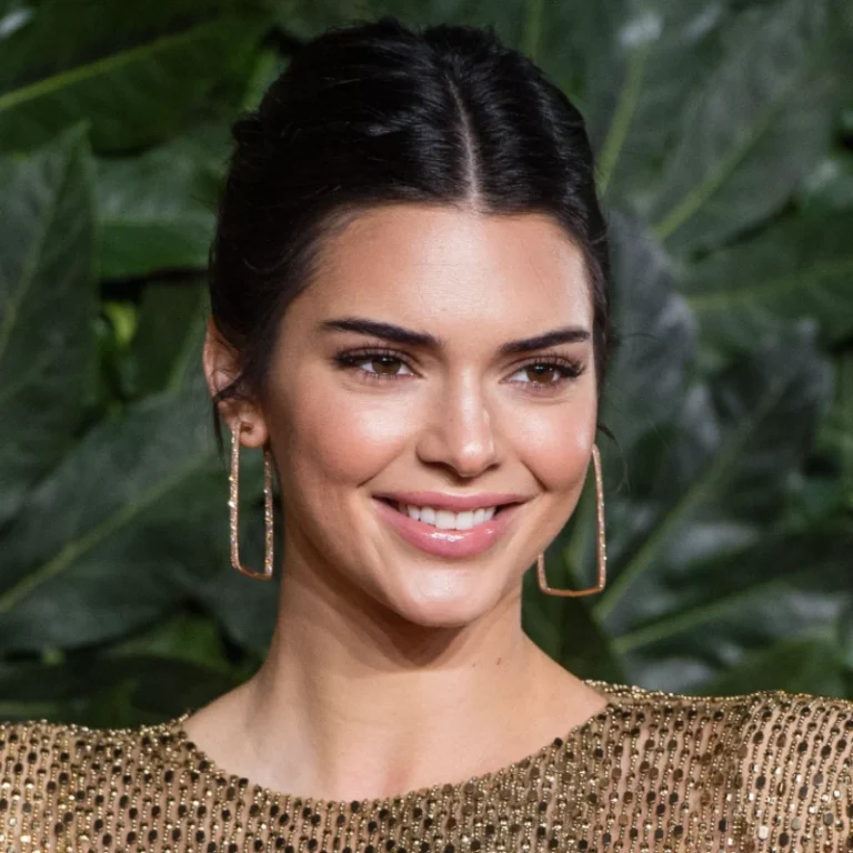 Kendall Jenner Net Worth, Age, Boyfriend & Life Story